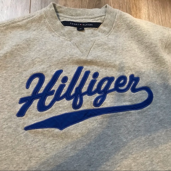 3/30$-Tommy Hilfiger heather grey sweater - Picture 2 of 5